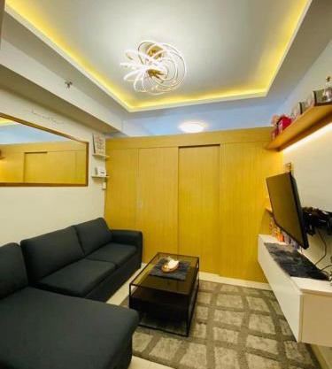 cozy 1 br with netflix and wifi at Grass residences