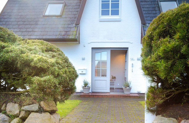 Cozy 1-room apartment with box-spring bed