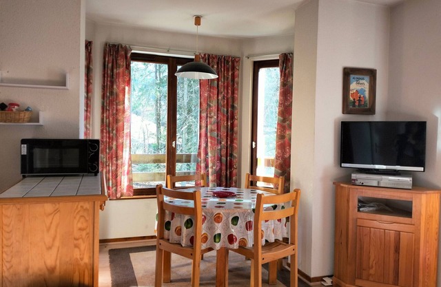Cozy 1BR Apartment Near Village, Ski Shuttles, and Scenic Balcony - Sleeps 4-6