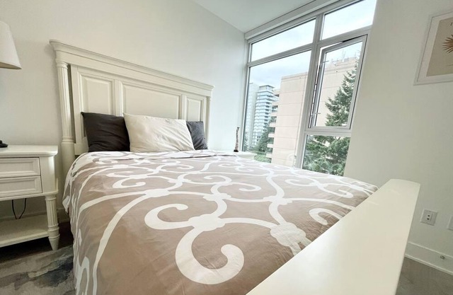 Cozy 1BR Suite with AC and Office, Close to Mall