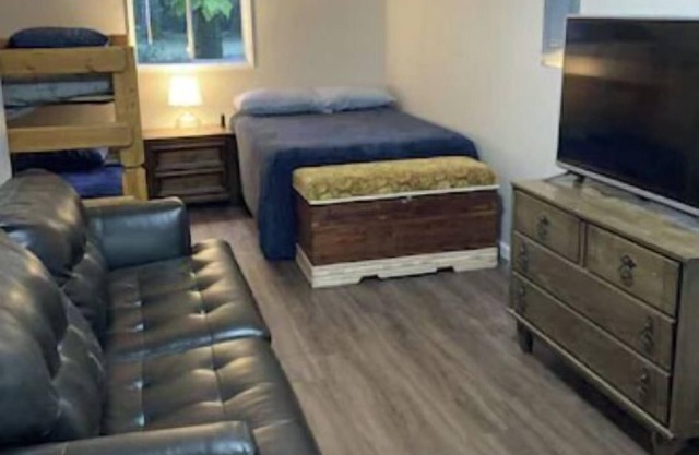 Cozy 2 bd house nestled on a mountain side close to WP Ski Resort and MT Rainier