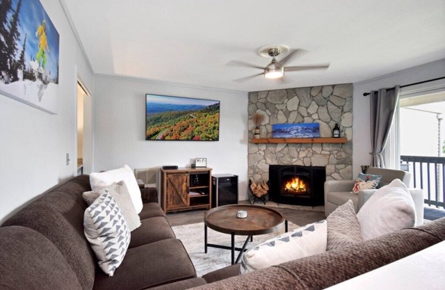 Cozy 2-bedroom 2 bath condo in charming Beech Mountain.
