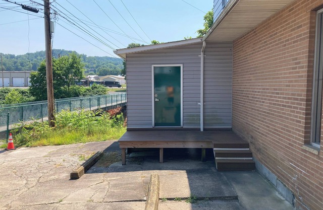 Cozy 2-bedroom apartment in tranquil Nutter Fort with AC, WiFi. Close to I 79.