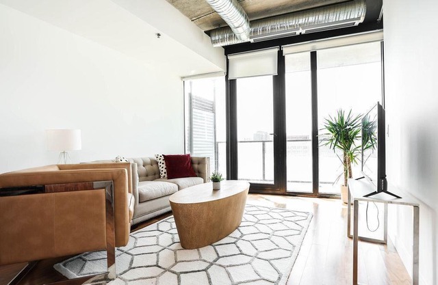 Cozy 2 bedroom apartment in the heart of Downtown by Canada Life Center