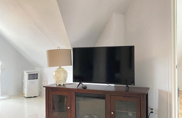 Cozy 2-Bedroom Apartment In Historical Building.