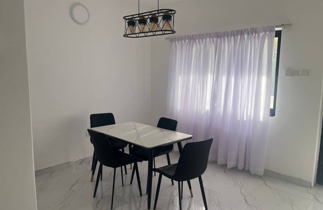 Cozy 2-bedroom apartment in enchanting Accra with AC, WiFi, and Perfect Location