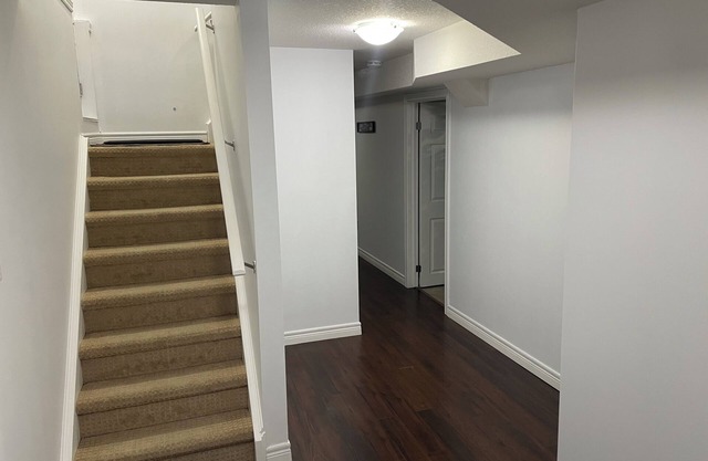 Cozy 2 bedroom Basement Apartment with Modern Amenities