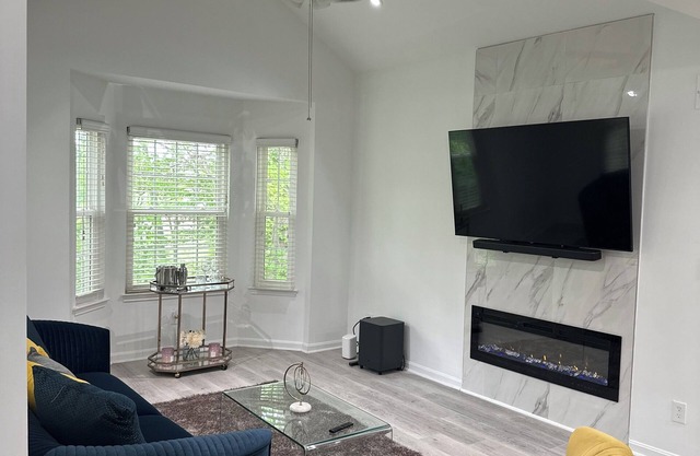 Cozy 2-bedroom condo in welcoming Upper Marlboro with AC, WiFi.