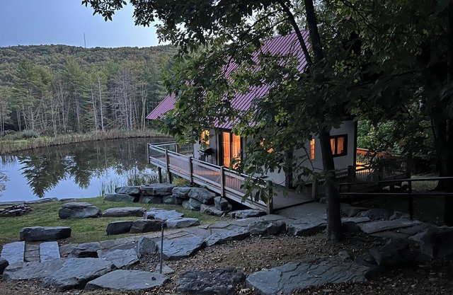 Cozy 2-bedroom cabin in Vestal NY