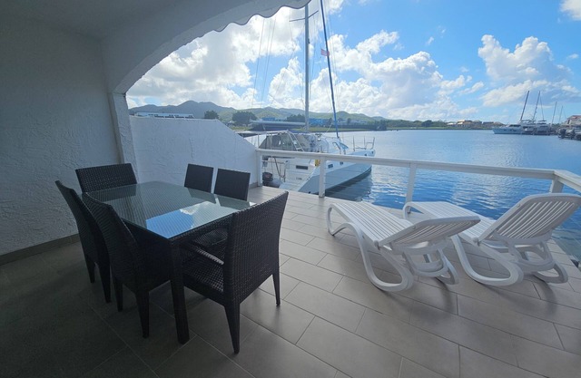 Cozy 2-bedroom condo with WiFi, AC in lovely Jolly Harbour