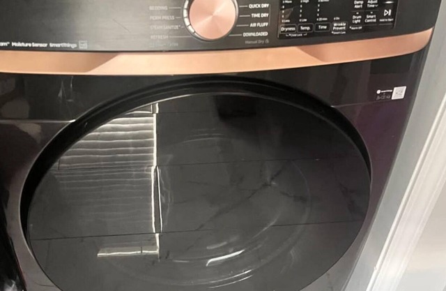 Cozy 2-bedroom condo. Gated community with safe access. 5 Minutes from I10.