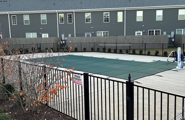 Cozy 2-bedroom condo in wonderful Chesapeake with fitness room, WiFi