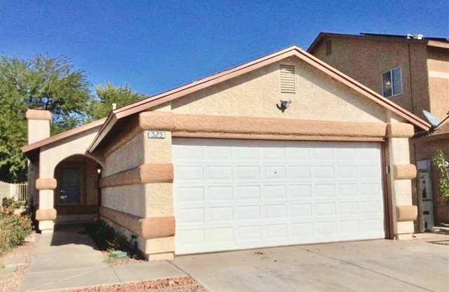 Cozy 2-bedroom house in Henderson with WiFi, AC, Solar