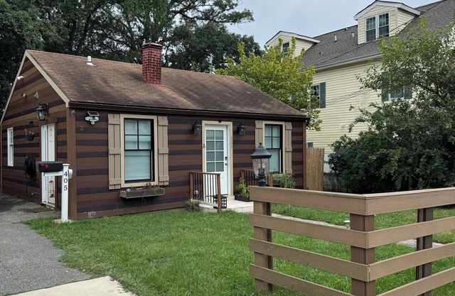 Cozy 2-bedroom house walkable to Rockville Metro Station and The Square