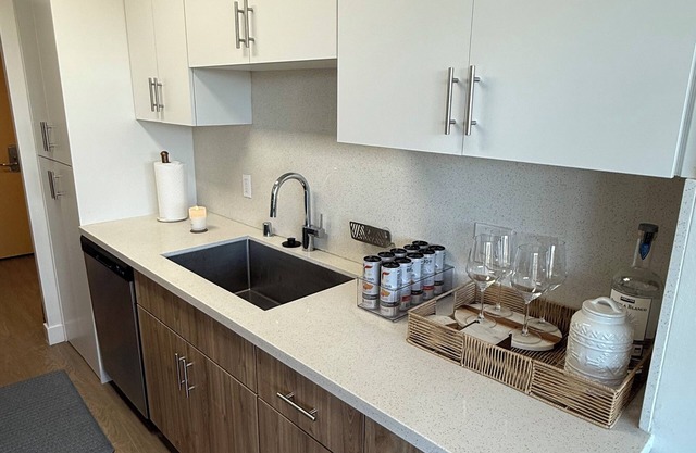 Cozy 2-bedroom Oasis apartment in Santa Monica, w/all amenities optimal Location