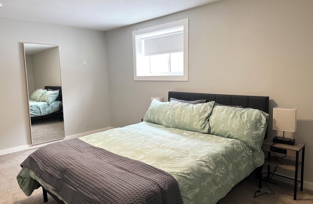 Cozy 2 Bedroom Suite Near Hiking and Parks!