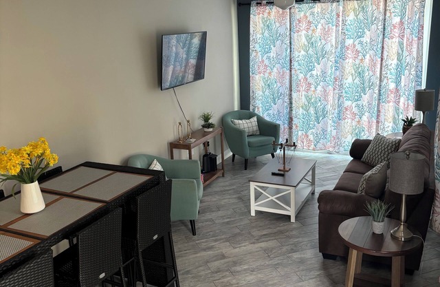 Cozy 2-bedroom townhome in Cape Canaveral close to port and beach