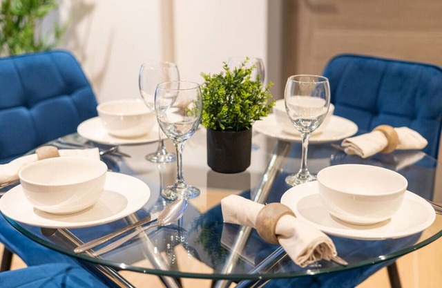 Cozy 2-Bedrooms, 2-Bathrooms Finchley Flat