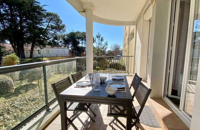 Cozy 2-Person Apt with Balcony, Near Beach and City Center, Free WiFi, 2* Rated
