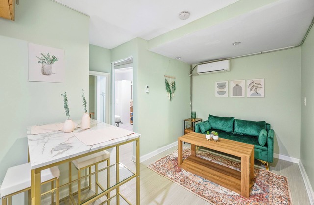 Cozy 2BR/1BA Apt in Kips Bay!