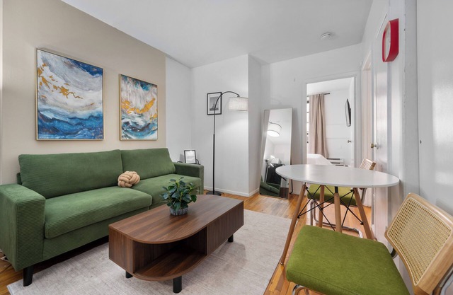Cozy 2BR/1BA for 5! Near Central Park!