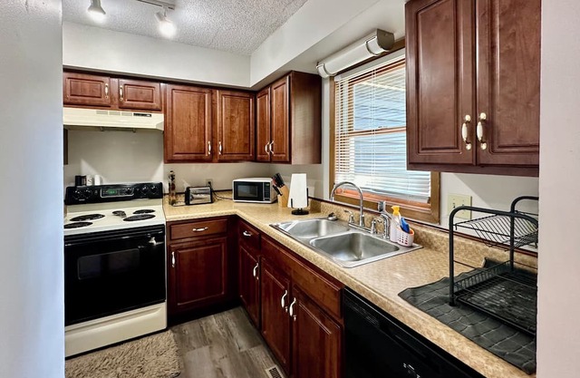 Cozy 2BR: 5 Min to Fort Leonard Wood