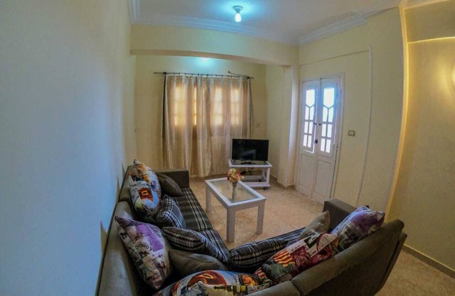 Cozy 2BR Apt LS #4