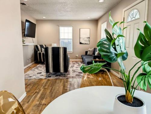 Cozy 2BR Home in Clovis