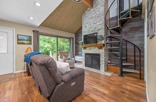Cozy 2BR + Loft | Resort Townhome Retreat | Near Trails, Golf, Dock Access