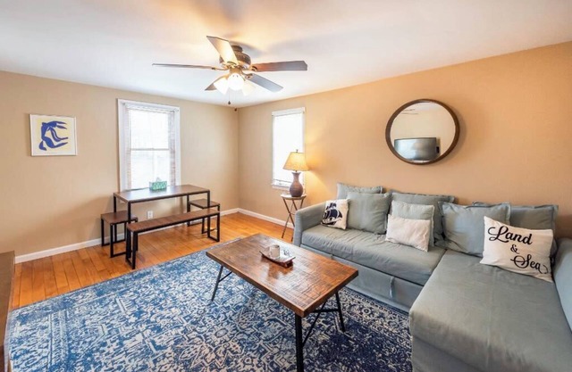 Cozy 2BR Loft, Stroll to Downtown A2