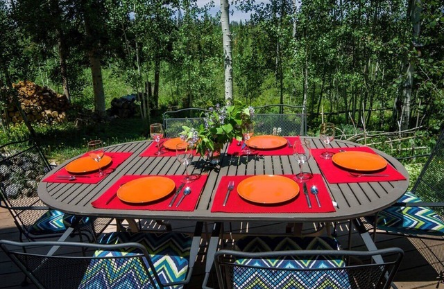Cozy 2BR w/Great Views - Near Trails!
