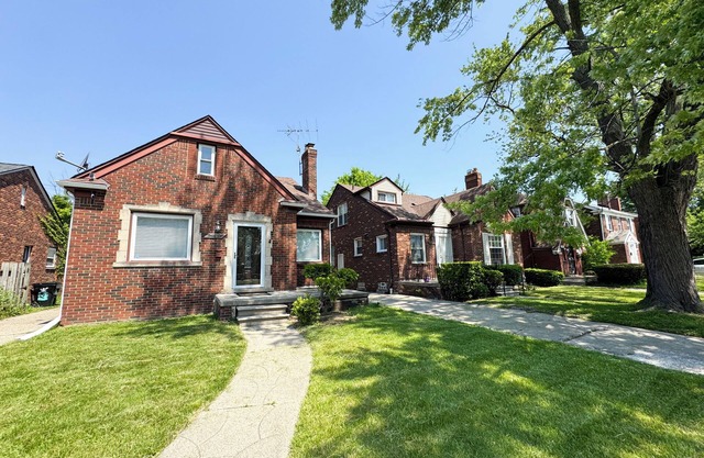 Cozy 3 Bed 15 Minutes from downtown! New Furniture
