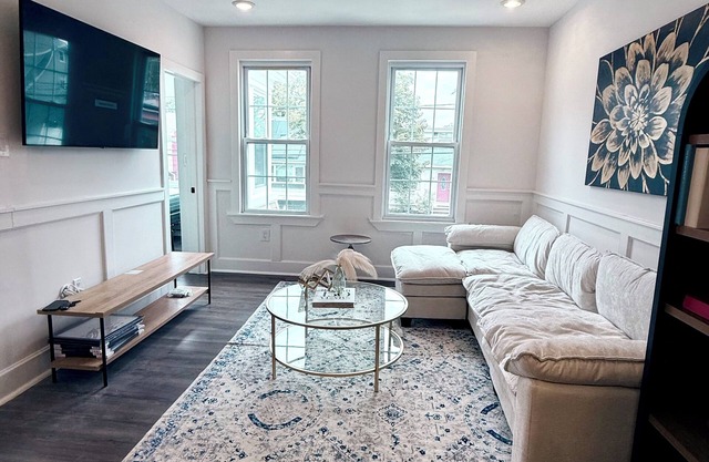 Cozy 3 bedroom apartment-10 mins EWR Airport, 30 mins NYC 20 mins American Dream
