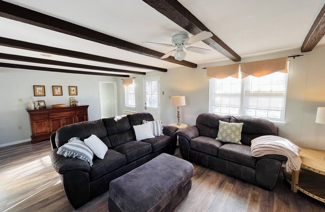 Cozy 3 Bedroom Cottage on farm