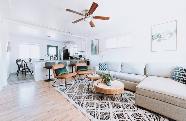 Cozy 3-Bedroom ~Firepit!~ Near Red Rocks and Downtown