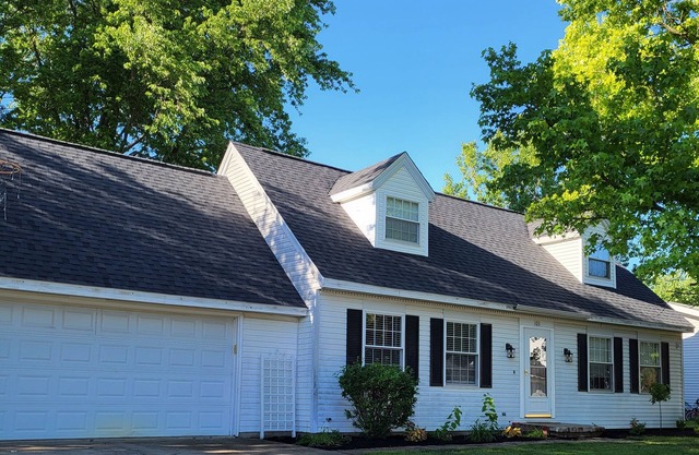 Cozy 3 bedroom home! Located in the heart of Arthur, Illinois