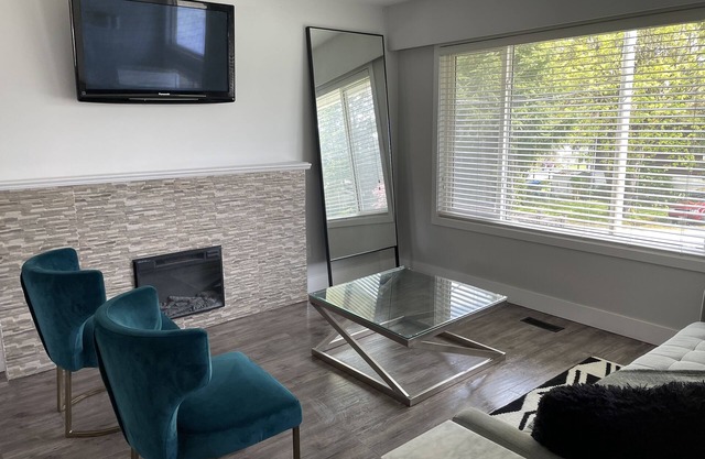 Cozy 3 bedroom home with 1.5 washrooms. King bed, 2 Queen. Fully stacked kitchen
