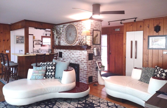 Cozy 3-bedroom house, attached garage & private yard.nBoat parking is available.