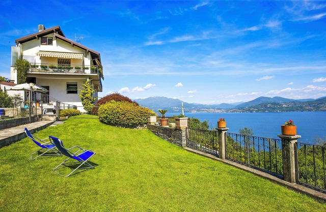 Cozy 3-room apartment with beautiful garden and fantastic view of the lake