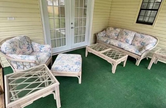 Cozy 3BR home close to trails.