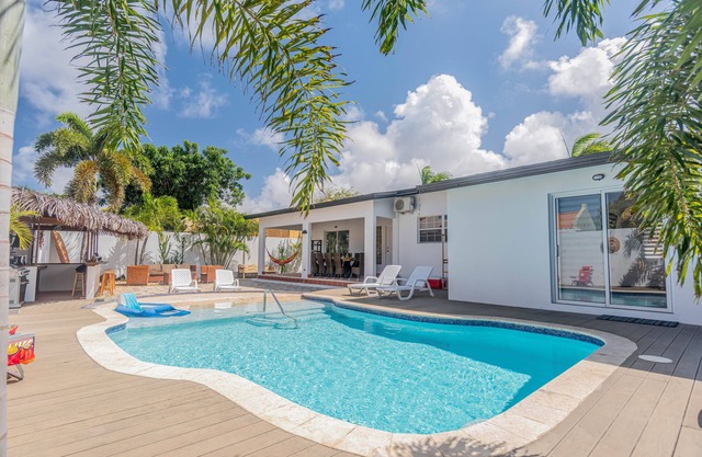 Cozy 4 Bed Villa in a Great Location!
