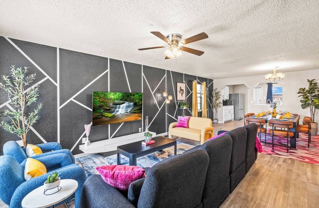 Cozy 4BD - Fire Pit & BBQ - 10 Min from Downtown