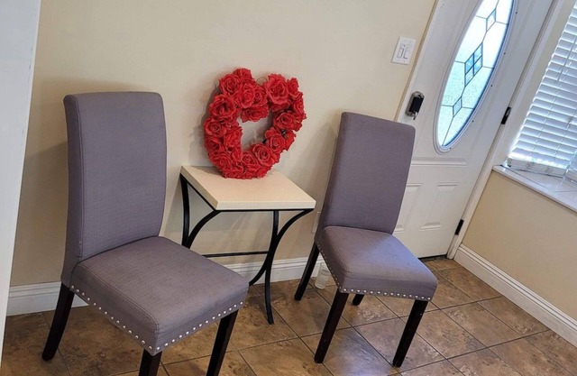 Cozy 4bds*, Close2Everything, Free Parking (1 car)/Wifi, 15min to everything