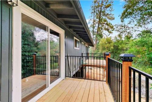 Cozy 4BR with King Bed and Furnace