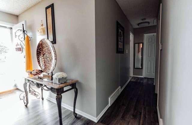 Cozy 5-Bedroom Home in Aurora!nPerfect blend of comfort & convenience