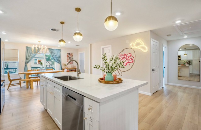 Cozy 90°F Heated Pool & Spa /3BR 3BA /Balcony