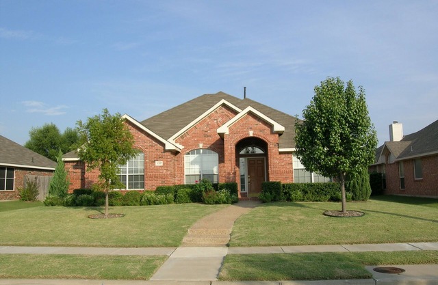 Cozy accommodations in quiet neighborhood, close to highways and attractions