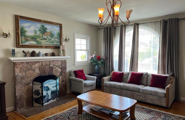 Cozy Affordable Private Rooms near Grand Ave Miller