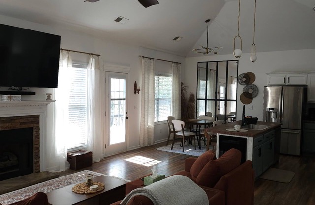 Cozy & Airy Retreat with Lots of Character