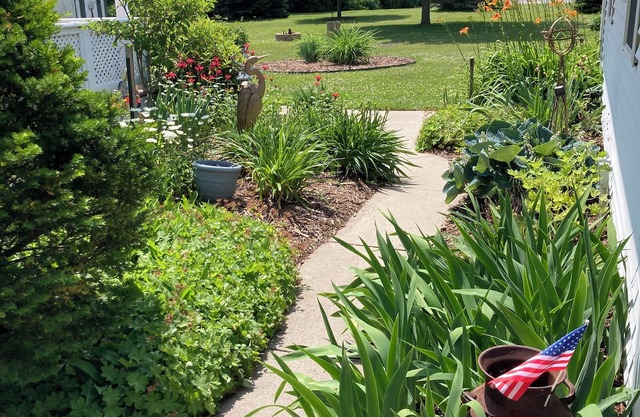 Cozy Algoma Retreat: Minutes to Beach & Downtown!